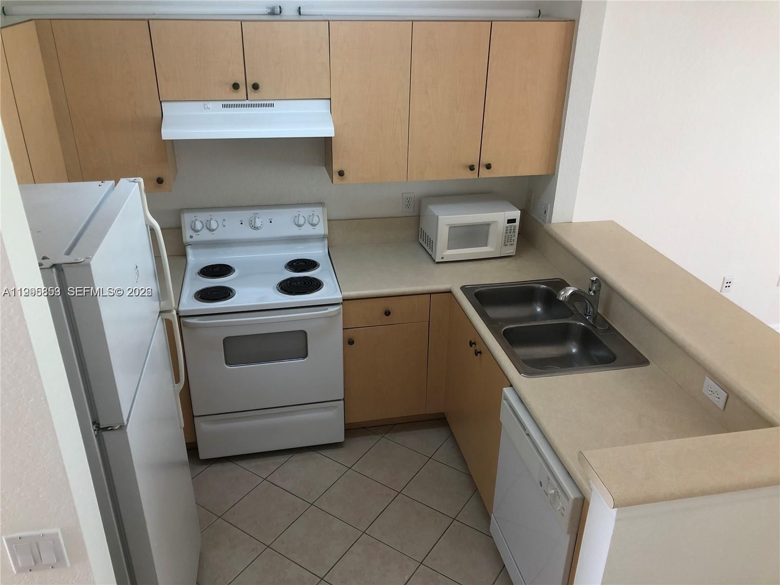 Real estate property located at 157 Hidden Ct Rd I-48, Broward, Washington Court Villas, Hollywood, FL