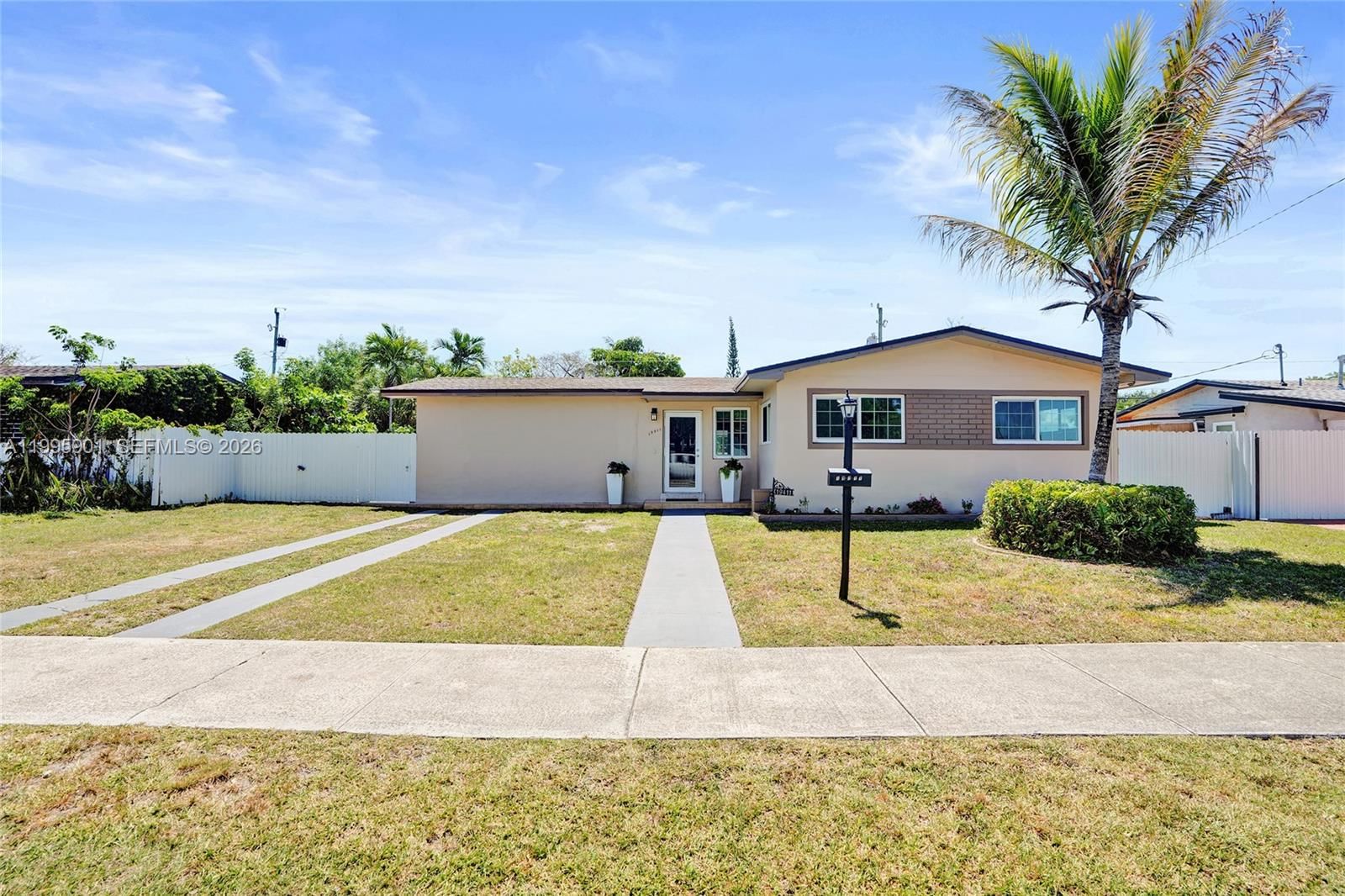 Real estate property located at 19411 Gulfstream Rd, Miami-dade, Pine Tree Manor Sec 4, Cutler Bay, FL
