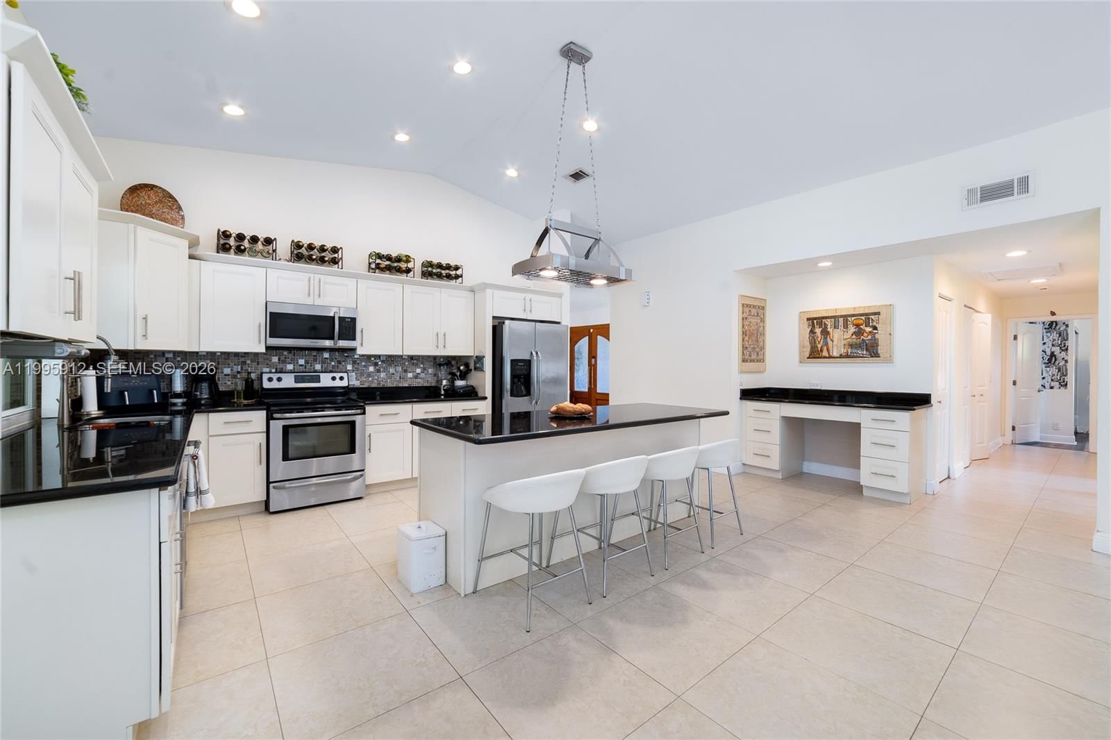Real estate property located at 11690 Island Lakes Ln, Palm Beach, Island Lakes Sec 1 1, Boca Raton, FL