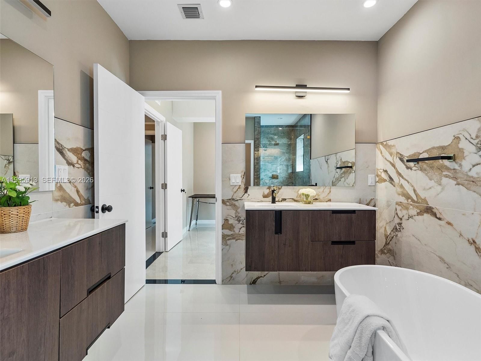 Real estate property located at 1500 Biarritz Dr, Miami-dade, Isle Of Normandy Trouvill, Miami Beach, FL