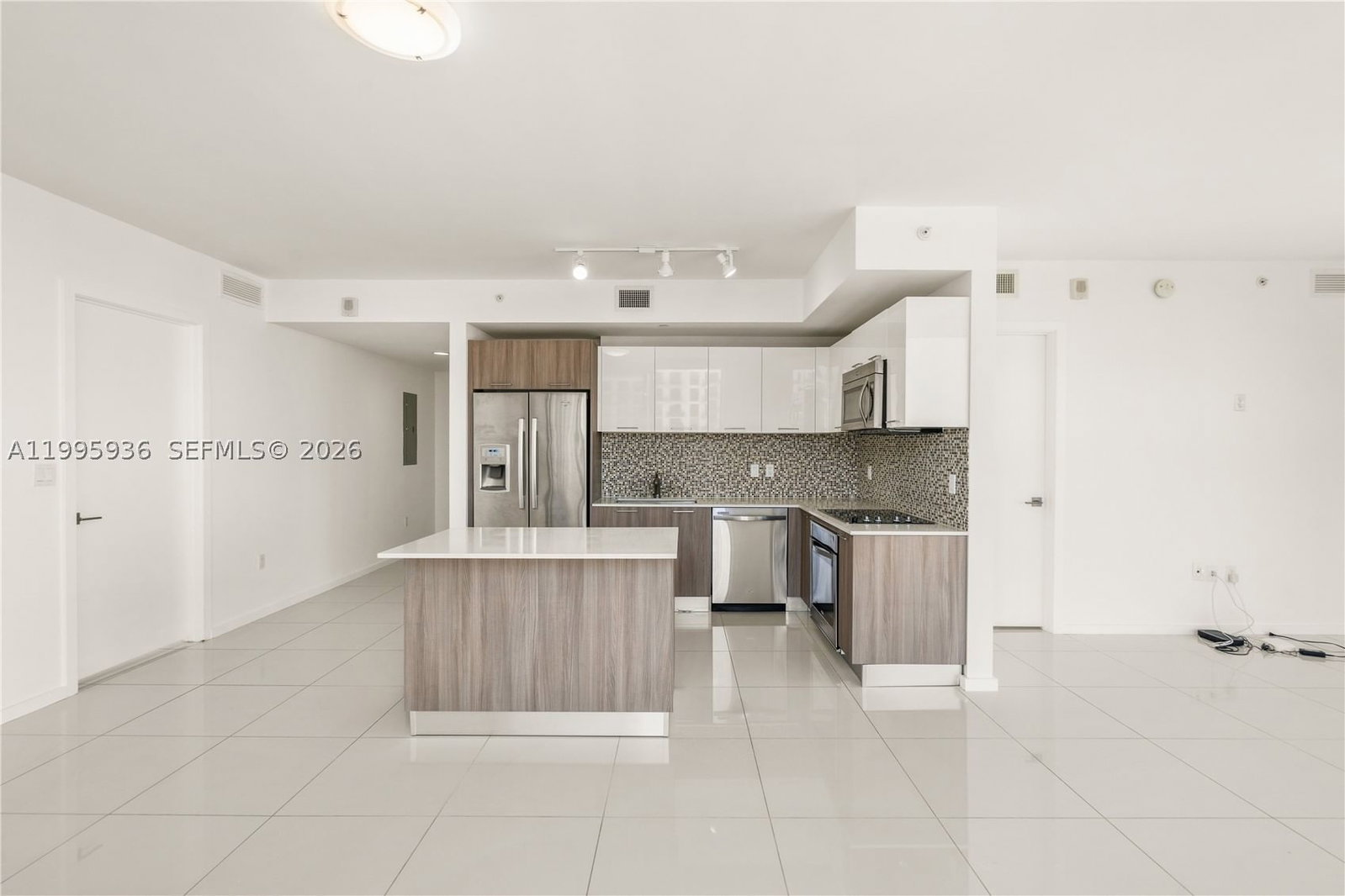 Real estate property located at 5300 85th St #1511, Miami-dade, 5300 Paseo Condo, Doral, FL