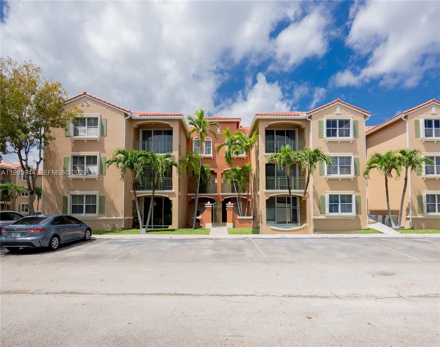 Real estate property located at 6420 114th Ave #1332, Miami-dade, The Courts At Doral Isles, Doral, FL