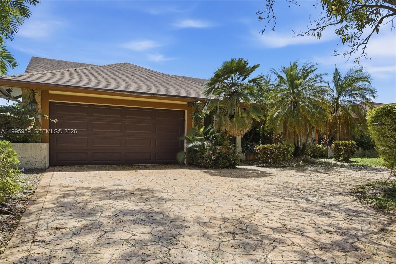 Real estate property located at 8230 55th Ct, Broward, Davie Lake Estates, Davie, FL