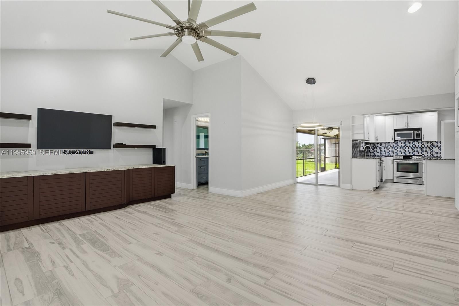 Real estate property located at 8230 55th Ct, Broward, Davie Lake Estates, Davie, FL