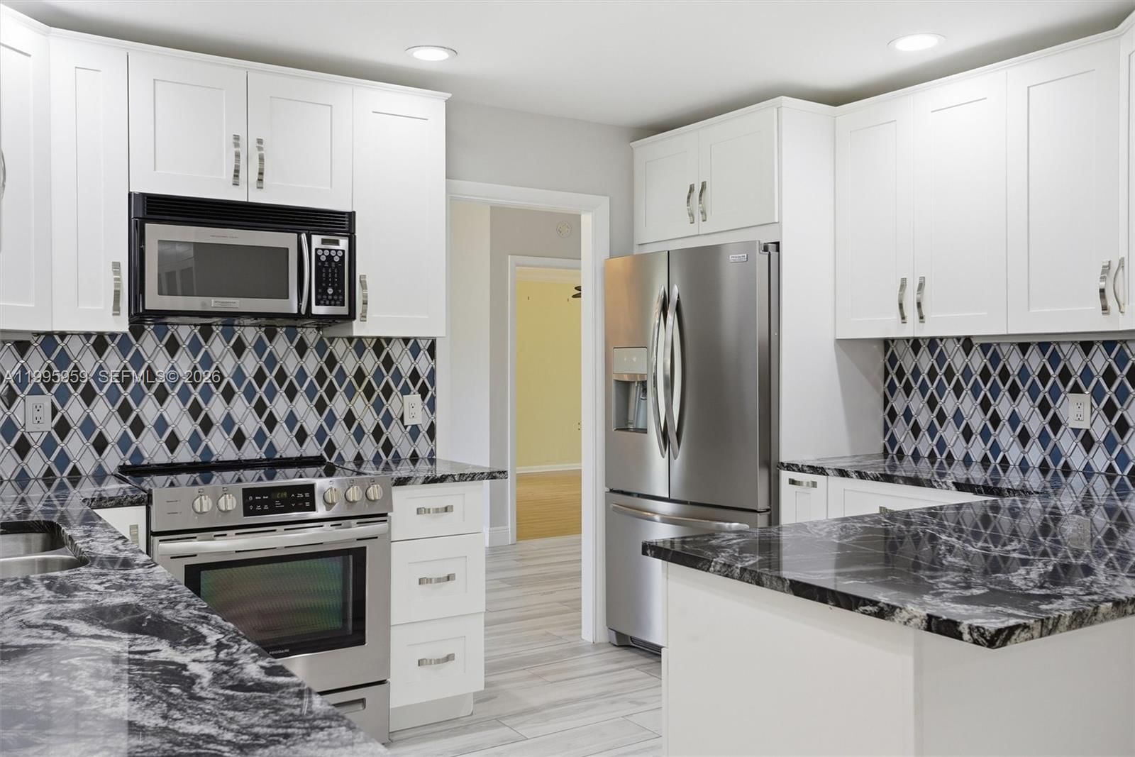 Real estate property located at 8230 55th Ct, Broward, Davie Lake Estates, Davie, FL