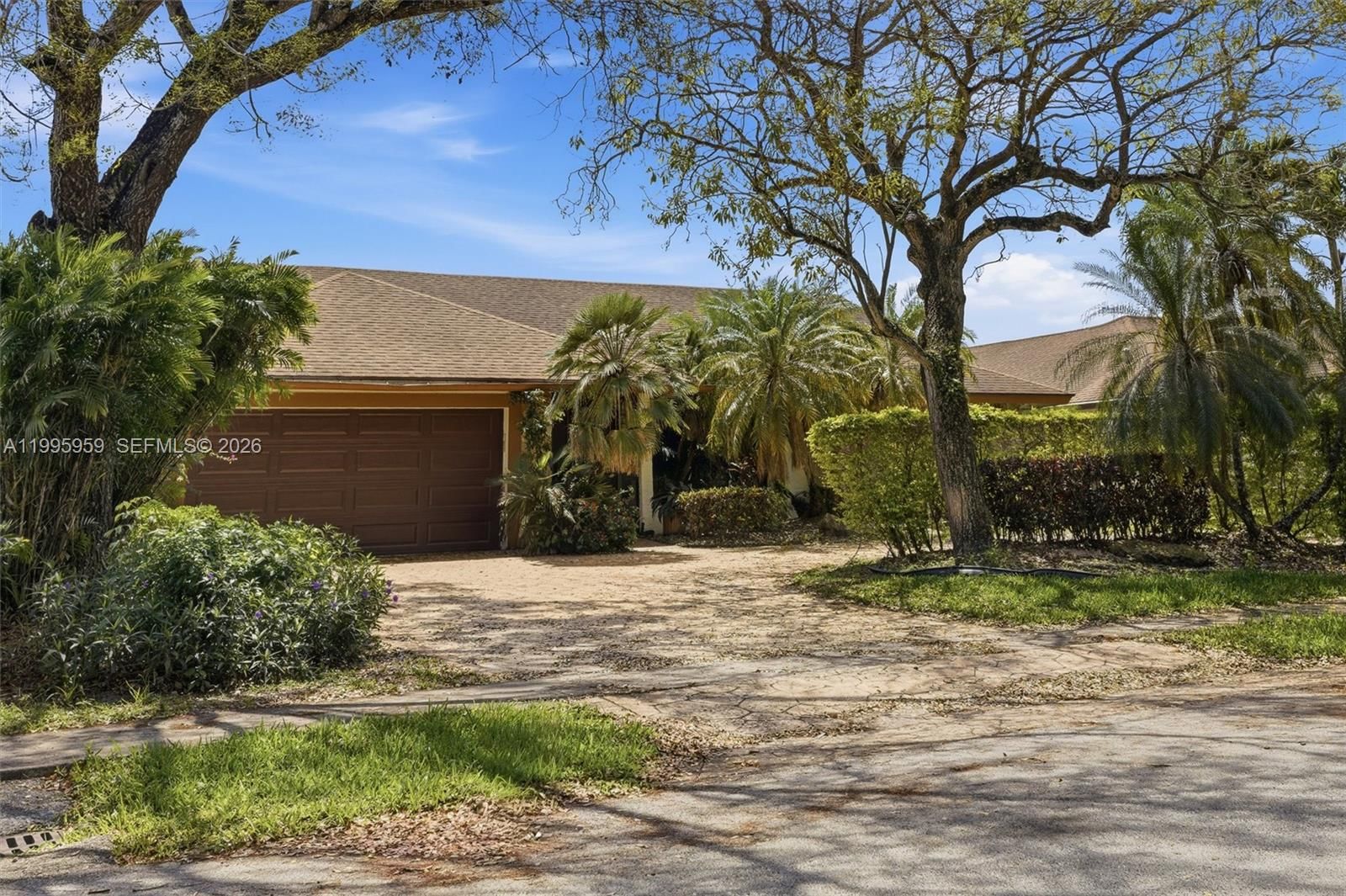 Real estate property located at 8230 55th Ct, Broward, Davie Lake Estates, Davie, FL