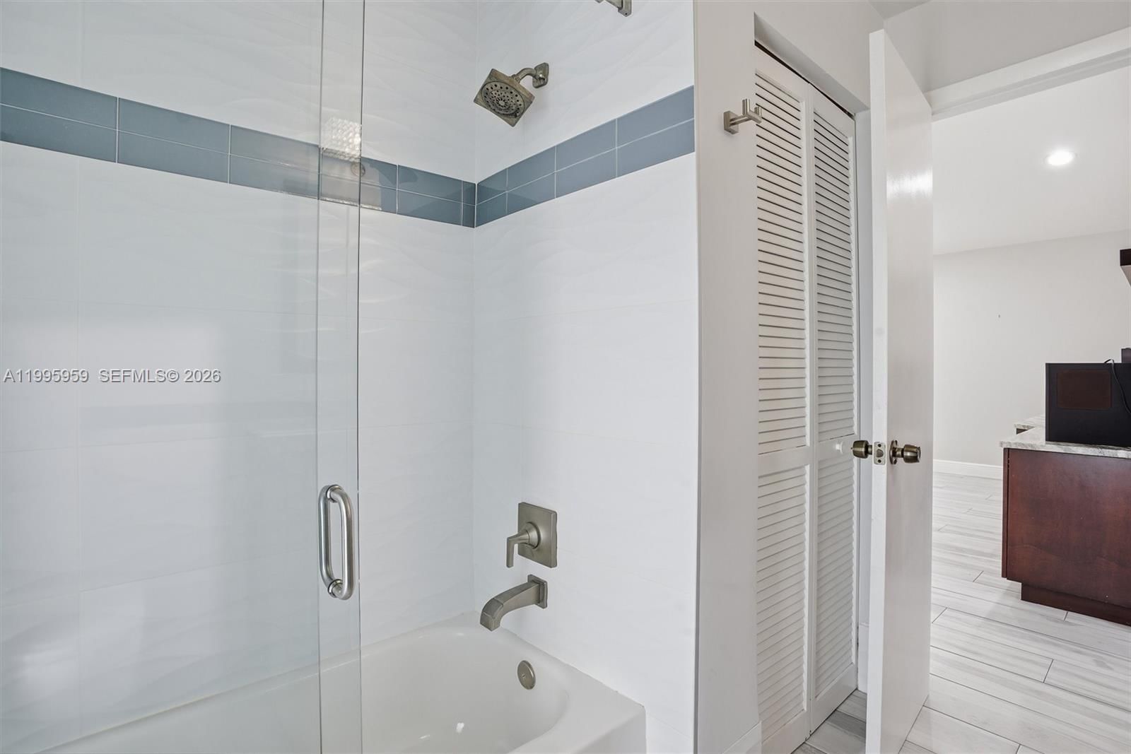 Real estate property located at 8230 55th Ct, Broward, Davie Lake Estates, Davie, FL