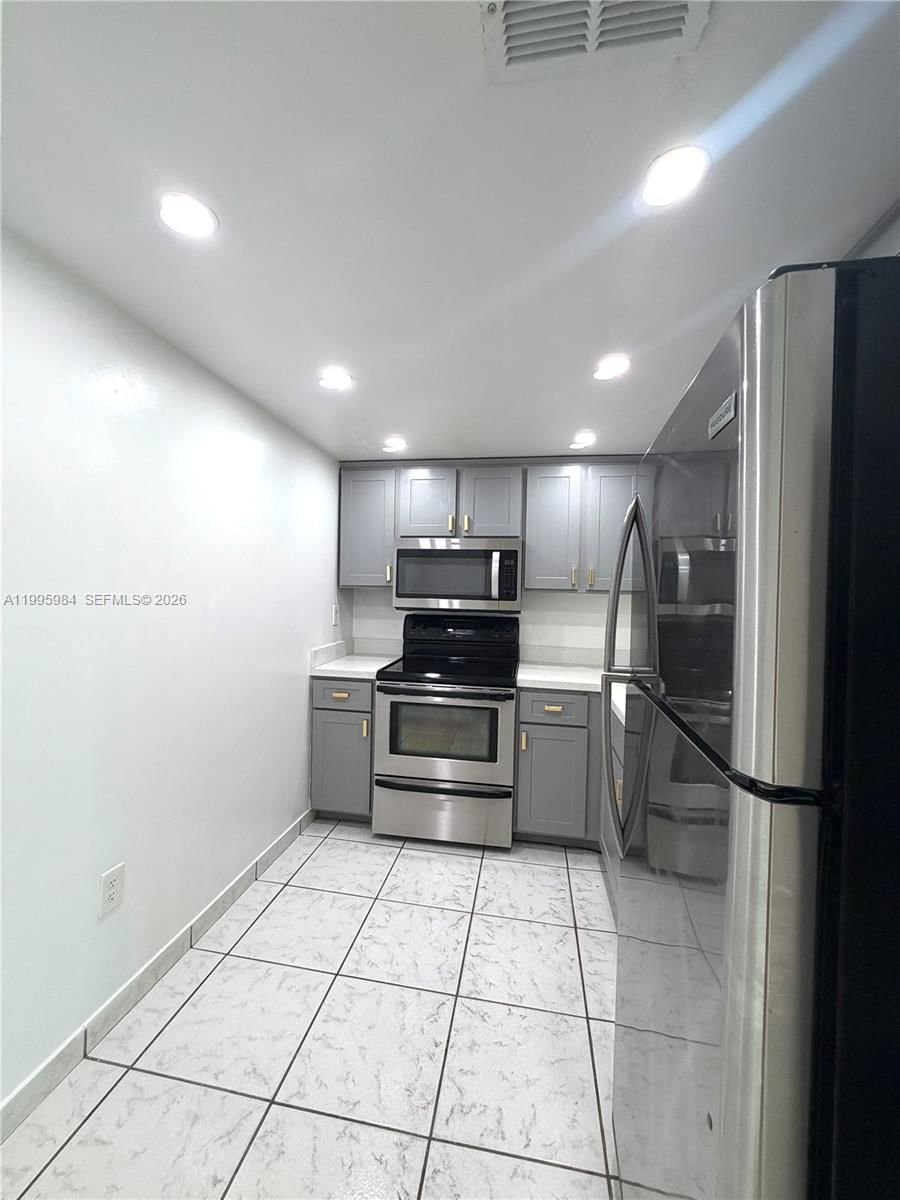 Real estate property located at 11750 18th St #314-1, Miami-dade, International Park I Cond, Miami, FL
