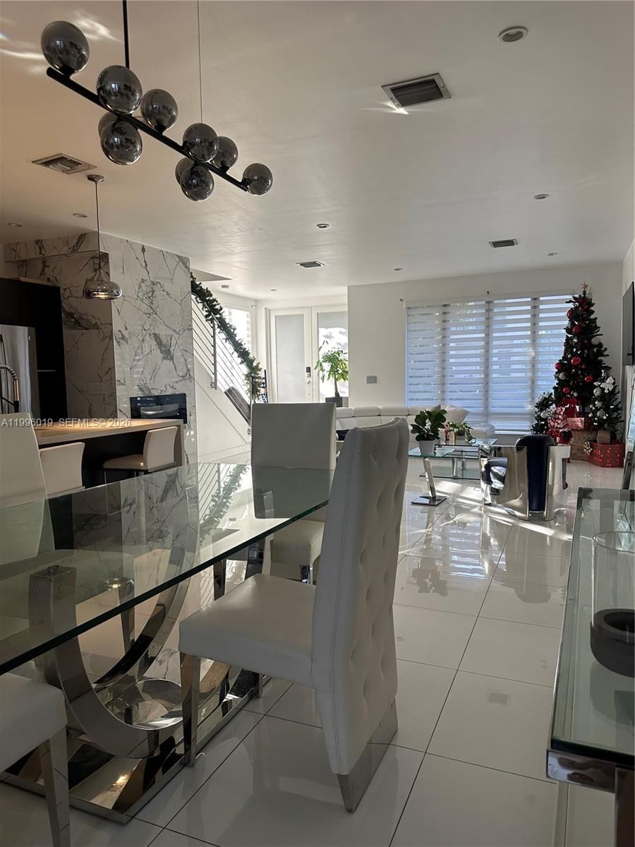 Real estate property located at 10361 64th Ter, Miami-dade, Landmark At Doral, Doral, FL