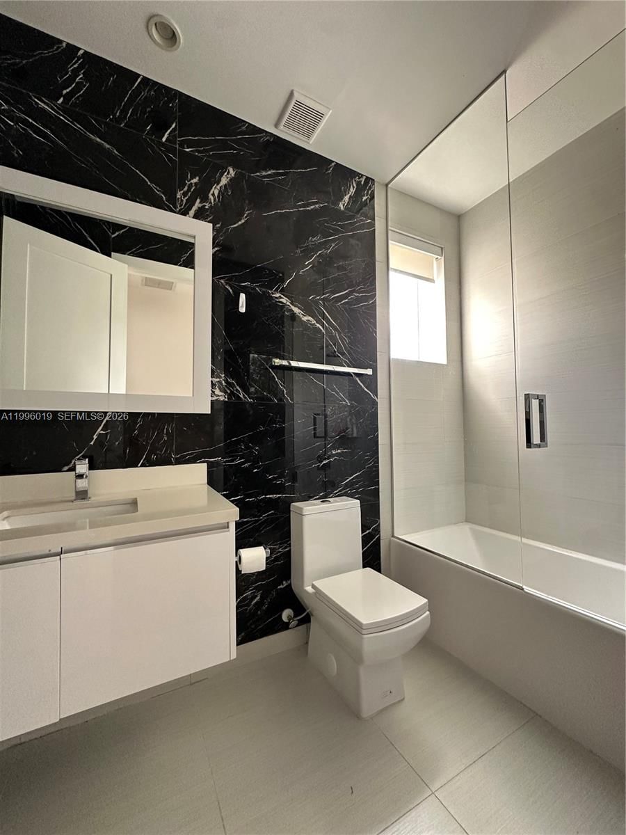 Real estate property located at 10361 64th Ter, Miami-dade, Landmark At Doral, Doral, FL