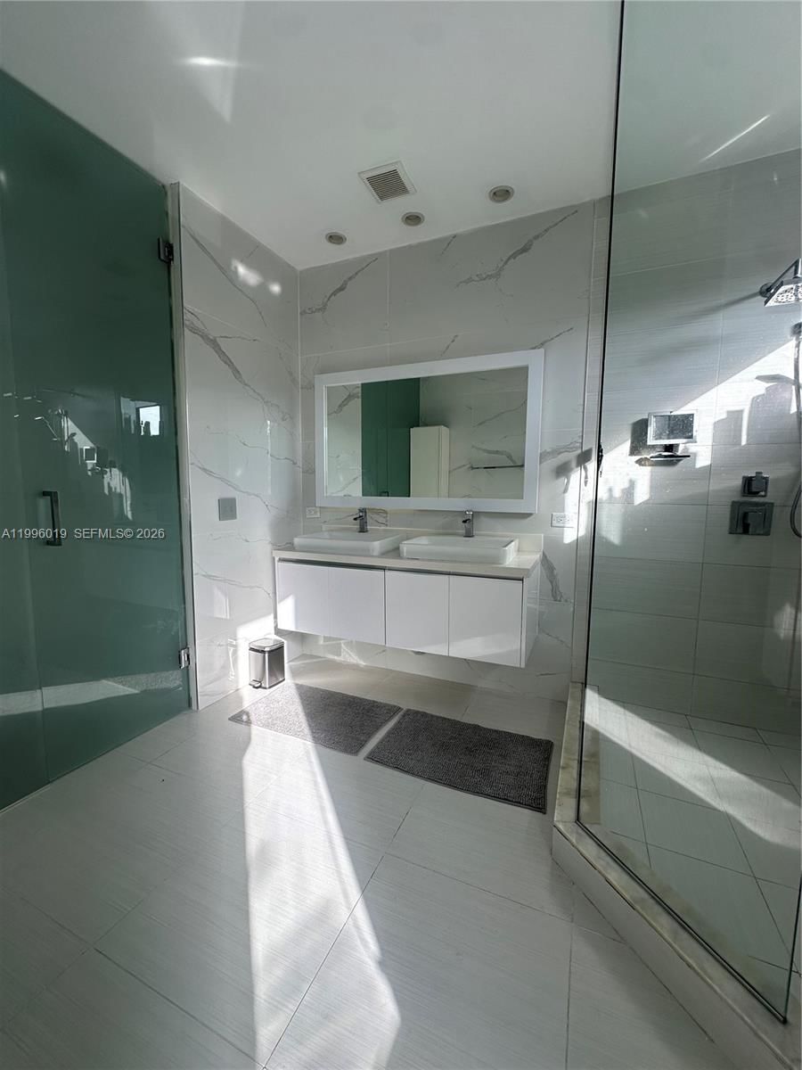 Real estate property located at 10361 64th Ter, Miami-dade, Landmark At Doral, Doral, FL