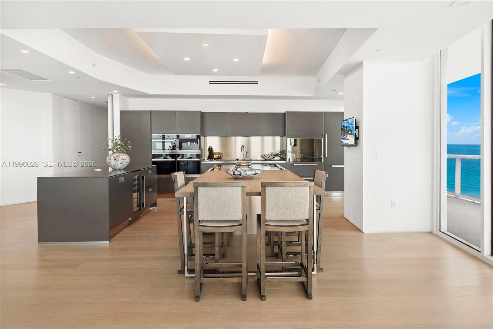 Real estate property located at 100 Pointe Dr #1906/07, Miami-dade, Continuum On South Beach, Miami Beach, FL