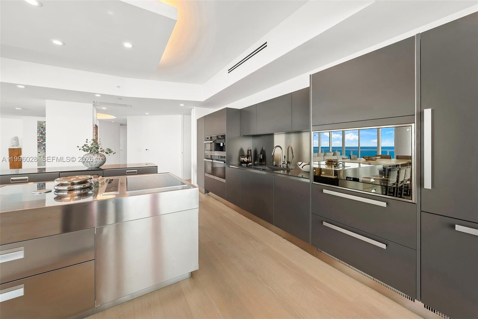 Real estate property located at 100 Pointe Dr #1906/07, Miami-dade, Continuum On South Beach, Miami Beach, FL