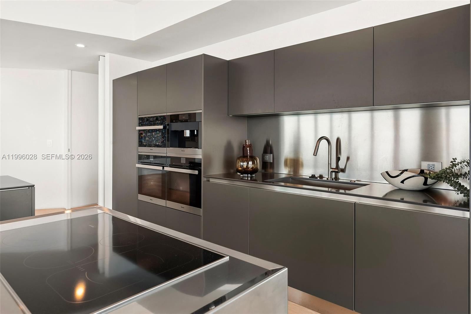 Real estate property located at 100 Pointe Dr #1906/07, Miami-dade, Continuum On South Beach, Miami Beach, FL