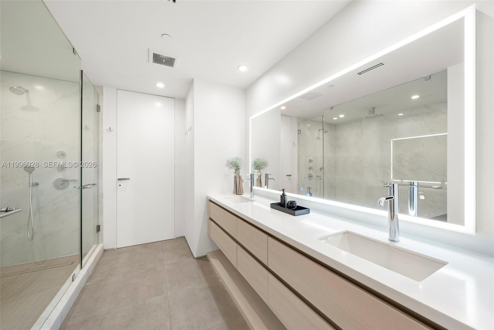 Real estate property located at 100 Pointe Dr #1906/07, Miami-dade, Continuum On South Beach, Miami Beach, FL