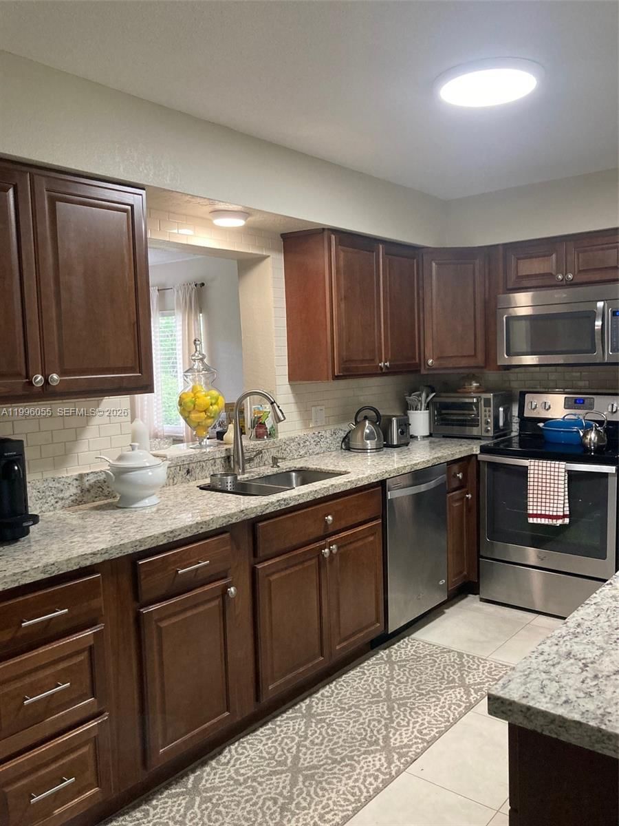 Real estate property located at 7008 95th Ter, Broward, Westwood Community 4, Tamarac, FL