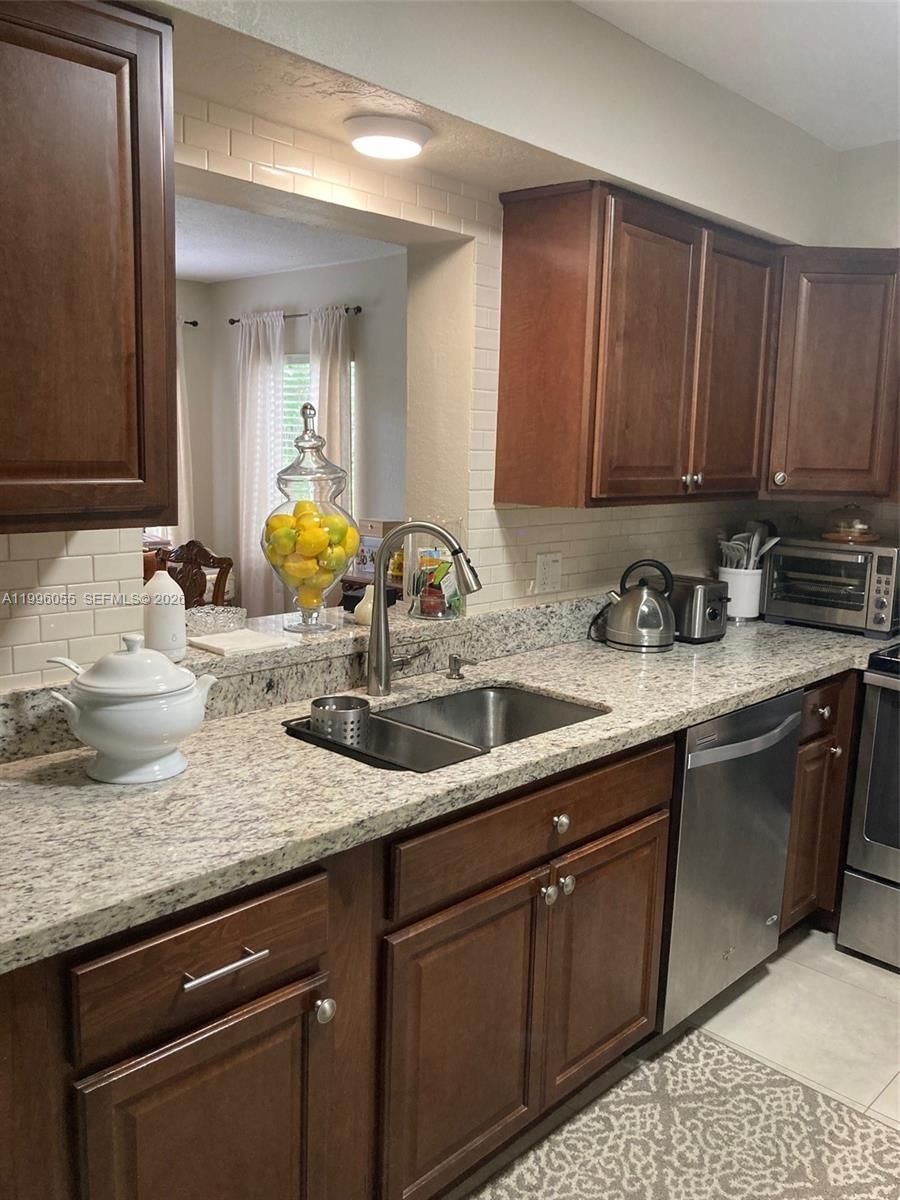 Real estate property located at 7008 95th Ter, Broward, Westwood Community 4, Tamarac, FL