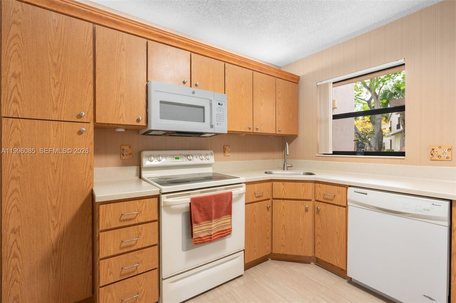 Real estate property located at 3244 47th Ave #3298, Broward, Karanda Village V-c Condo, Coconut Creek, FL