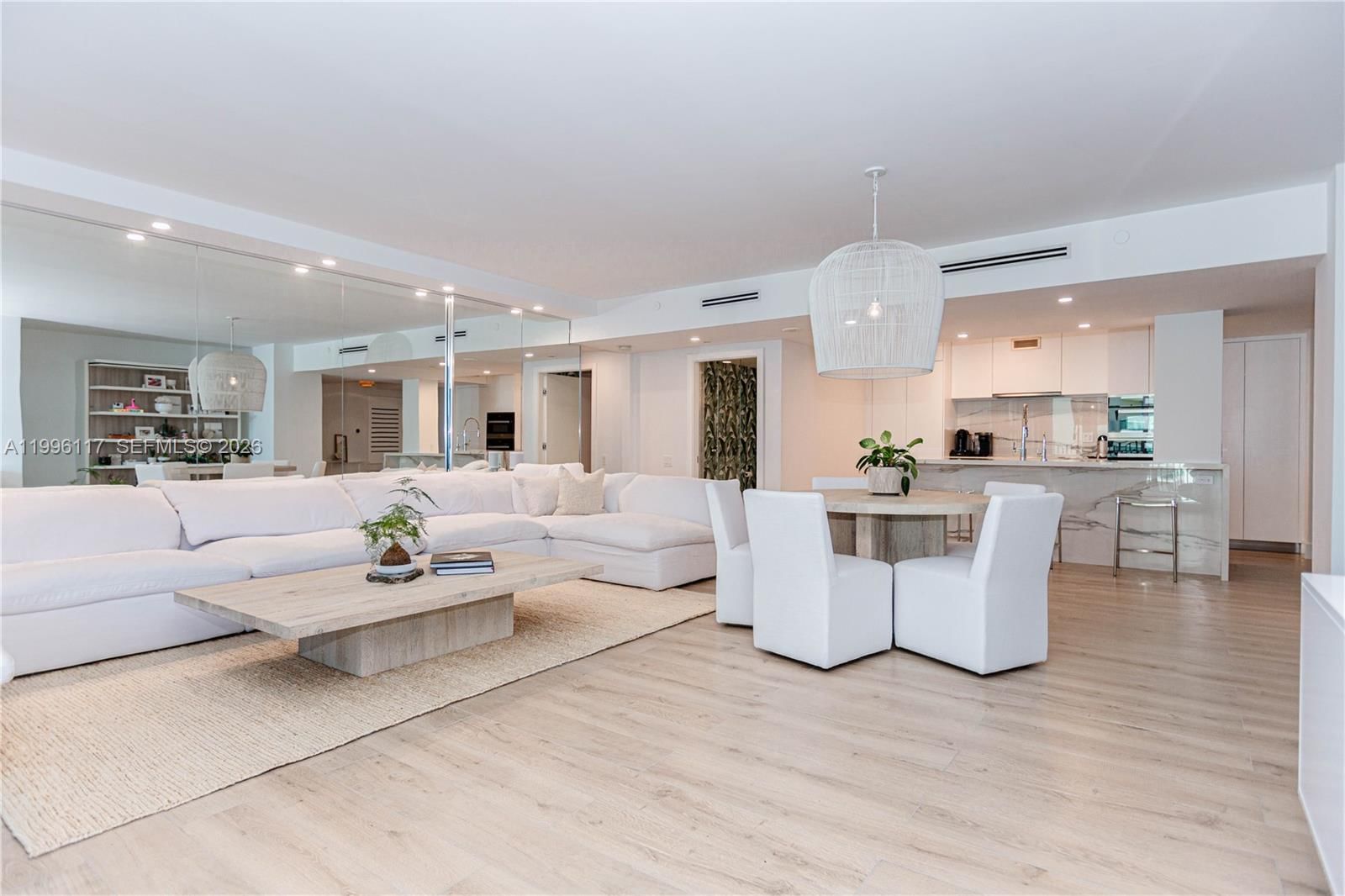 Real estate property located at 1500 Ocean Dr #904, Miami-dade, 1500 Ocean Drive Condo, Miami Beach, FL