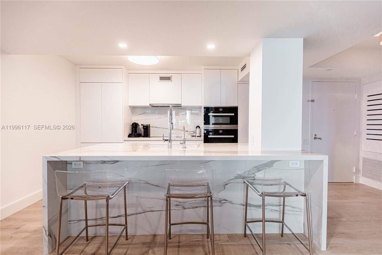 Real estate property located at 1500 Ocean Dr #904, Miami-dade, 1500 Ocean Drive Condo, Miami Beach, FL