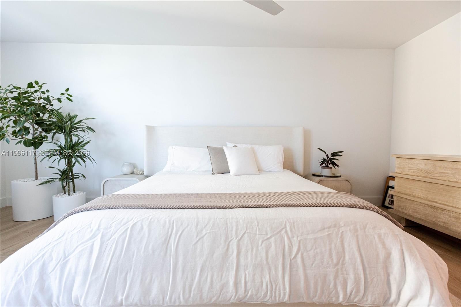 Real estate property located at 1500 Ocean Dr #904, Miami-dade, 1500 Ocean Drive Condo, Miami Beach, FL