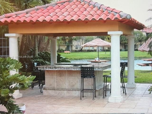Real estate property located at 10725 Cleary Blvd #205, Broward, Lakes Of Jacaranda Condo, Plantation, FL