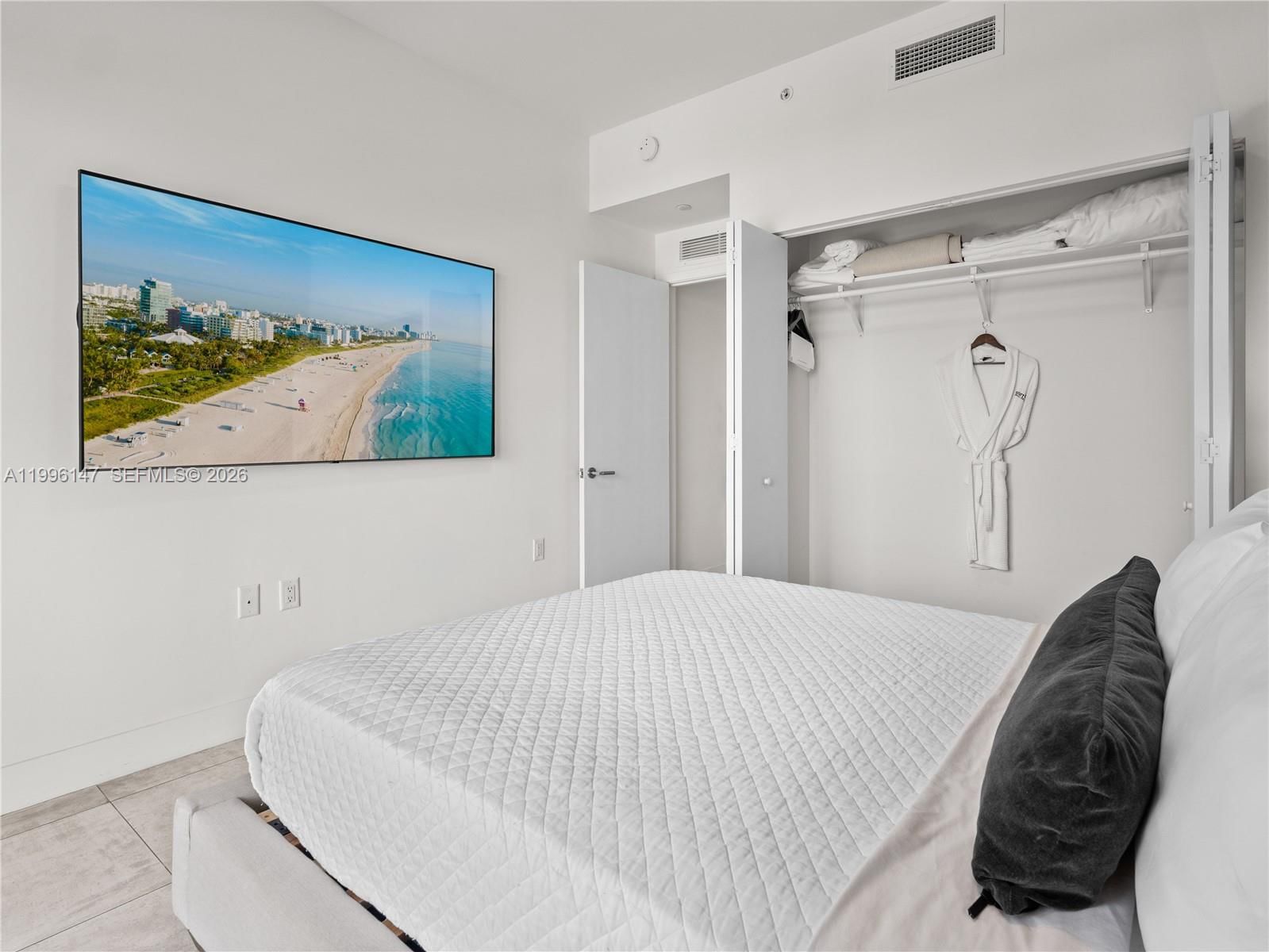 Real estate property located at 239 9th St #1403, Miami-dade, Smart Brickel Condo, Miami, FL