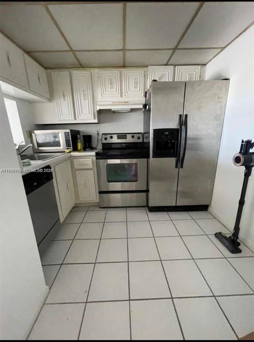 Real estate property located at 496 165th St Rd D-611, Miami-dade, Montecarlo Condo, Miami, FL