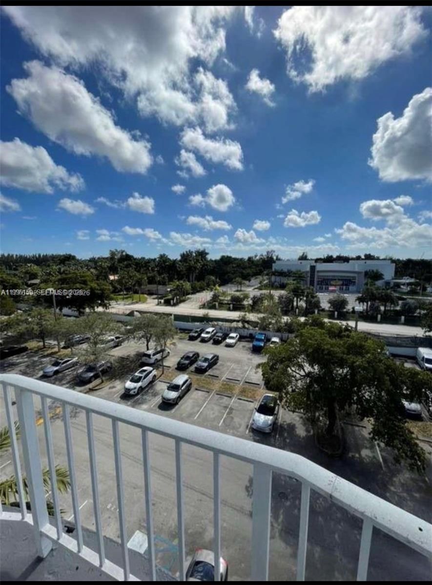 Real estate property located at 496 165th St Rd D-611, Miami-dade, Montecarlo Condo, Miami, FL