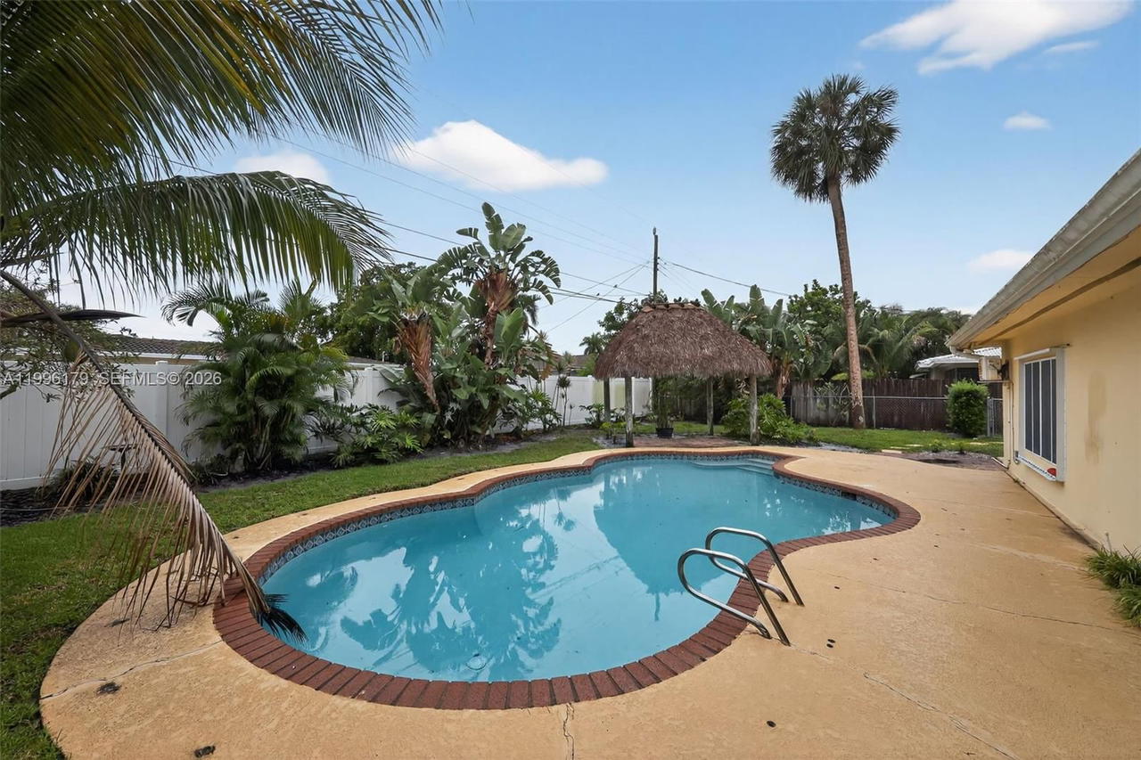 Real estate property located at 1104 12th St, Palm Beach, Boca Raton Square Unit 8, Boca Raton, FL