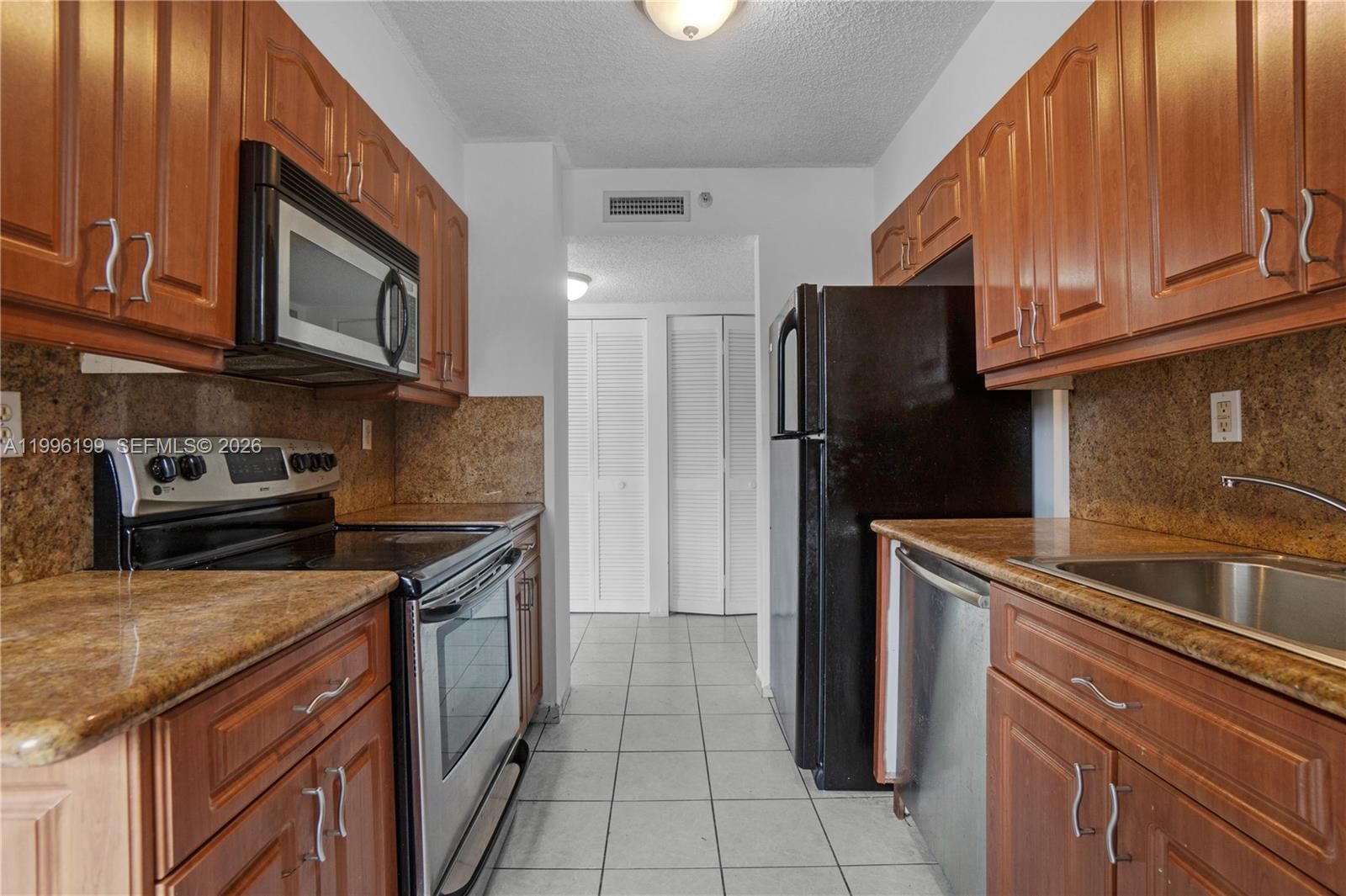 Real estate property located at 1688 West Ave #408, Miami-dade, West Bay Plaza Condo, Miami Beach, FL