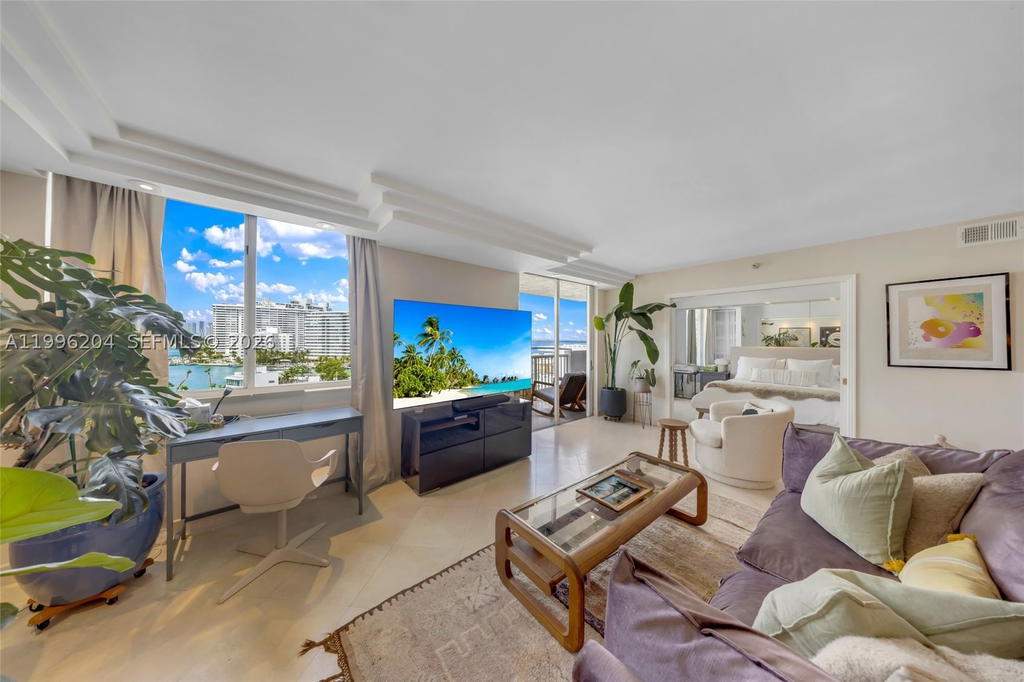 Real estate property located at 1621 Bay Rd #802, Miami-dade, Bayview Plaza Condo, Miami Beach, FL