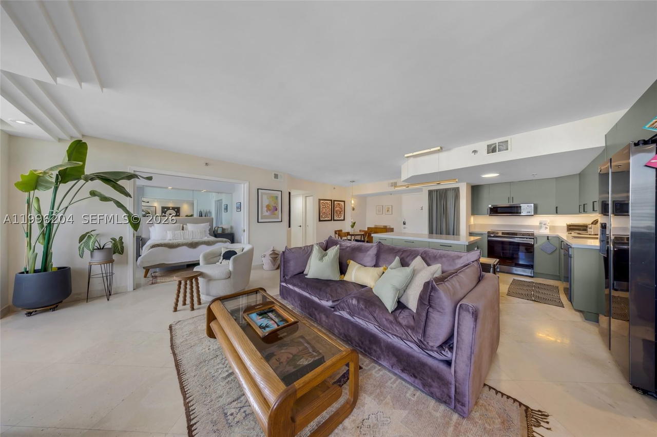 Real estate property located at 1621 Bay Rd #802, Miami-dade, Bayview Plaza Condo, Miami Beach, FL