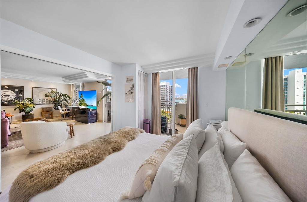 Real estate property located at 1621 Bay Rd #802, Miami-dade, Bayview Plaza Condo, Miami Beach, FL
