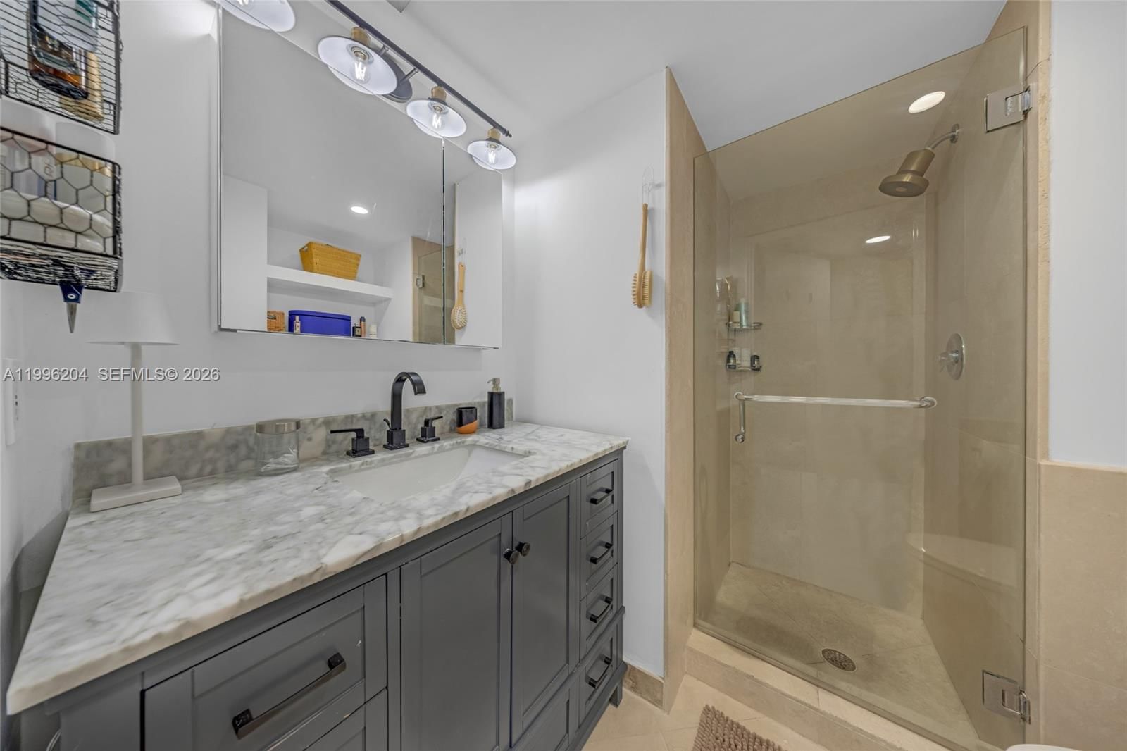 Real estate property located at 1621 Bay Rd #802, Miami-dade, Bayview Plaza Condo, Miami Beach, FL