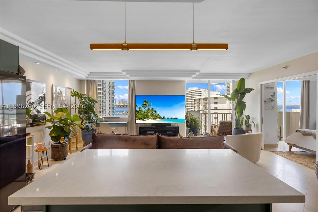 Real estate property located at 1621 Bay Rd #802, Miami-dade, Bayview Plaza Condo, Miami Beach, FL