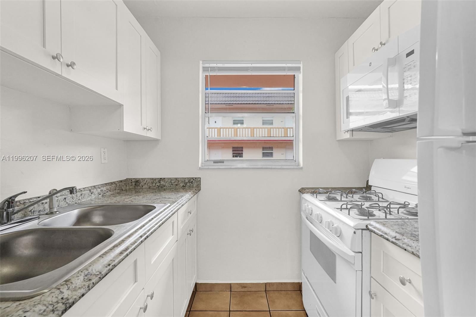 Real estate property located at 4655 Palm Ave #205, Miami-dade, Royal Palm Gardens Condo, Hialeah, FL