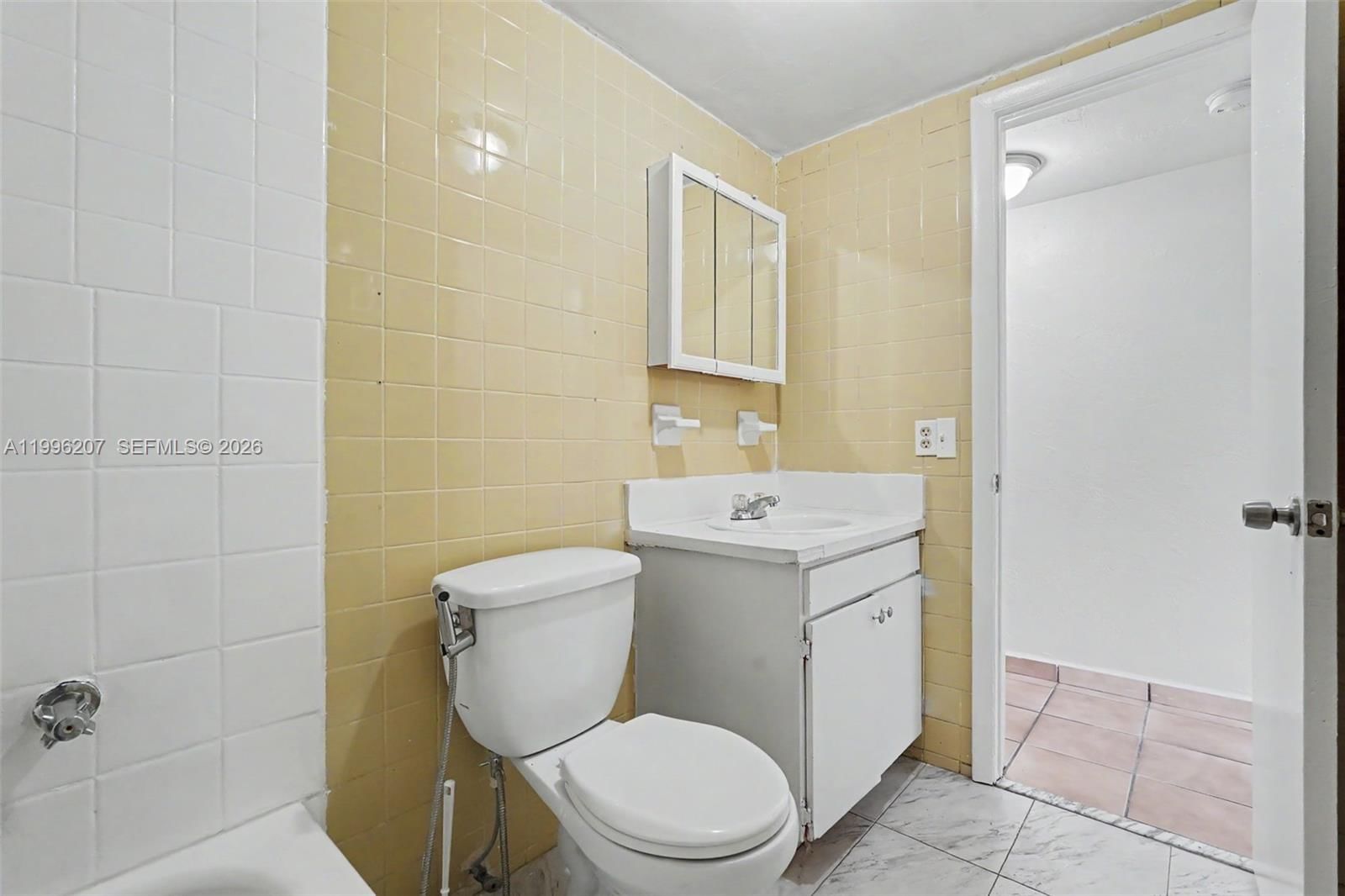 Real estate property located at 4655 Palm Ave #205, Miami-dade, Royal Palm Gardens Condo, Hialeah, FL