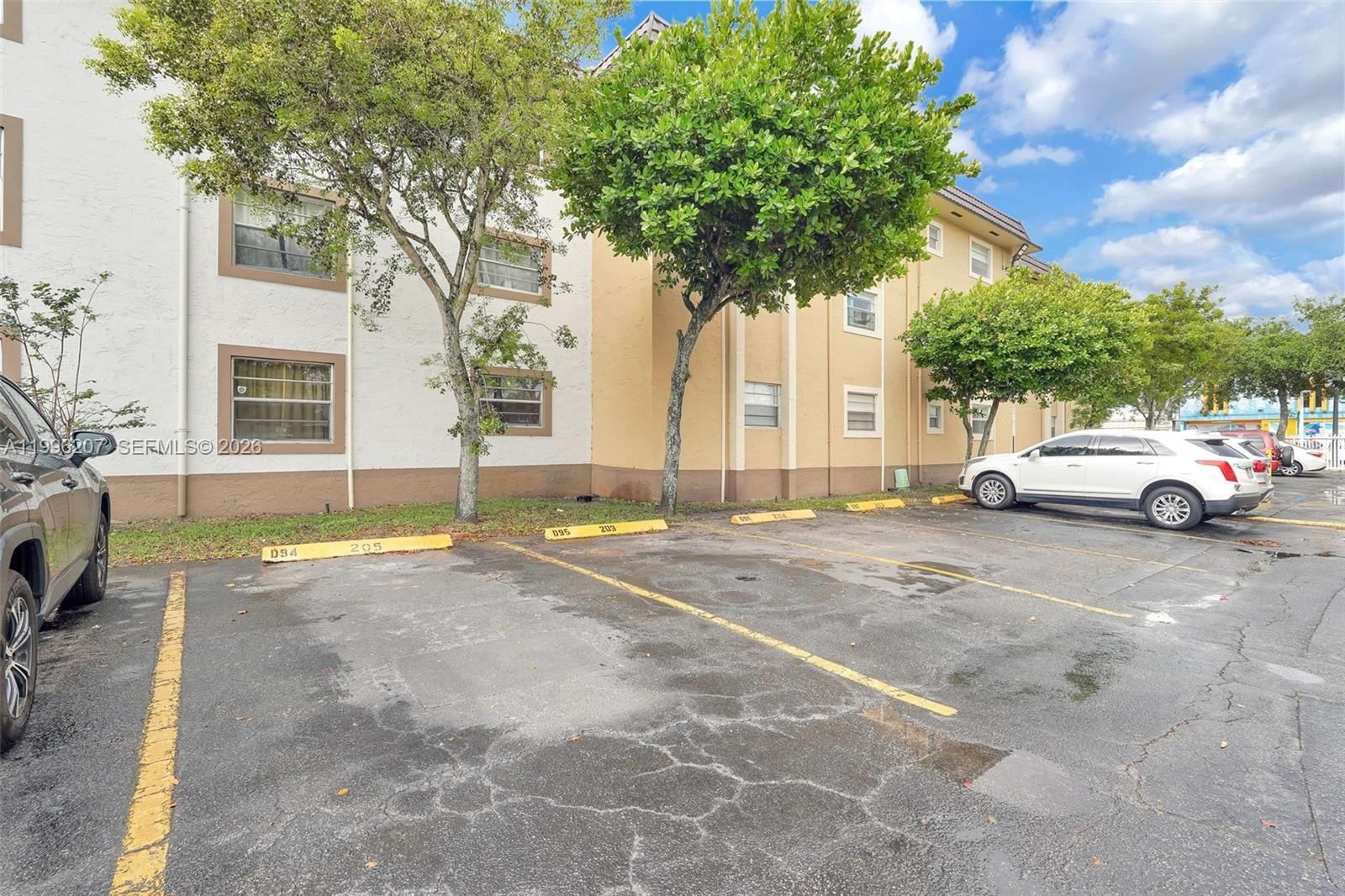 Real estate property located at 4655 Palm Ave #205, Miami-dade, Royal Palm Gardens Condo, Hialeah, FL