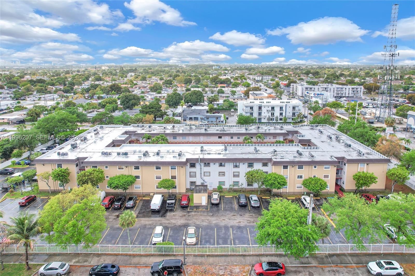 Real estate property located at 4655 Palm Ave #205, Miami-dade, Royal Palm Gardens Condo, Hialeah, FL