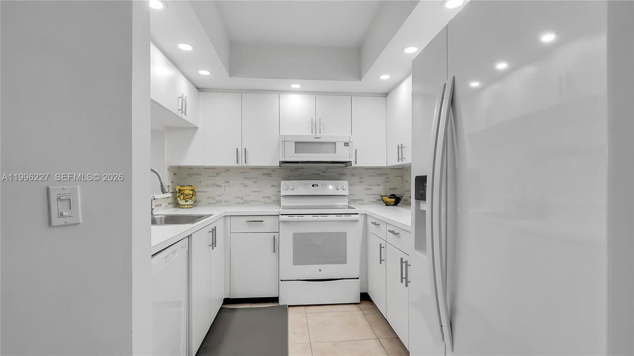 Real estate property located at 100 130th Ter #204C, Broward, Lancaster At Century Vill, Pembroke Pines, FL