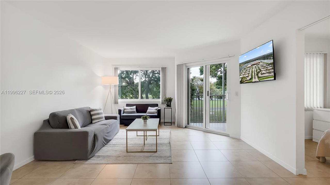 Real estate property located at 100 130th Ter #204C, Broward, Lancaster At Century Vill, Pembroke Pines, FL