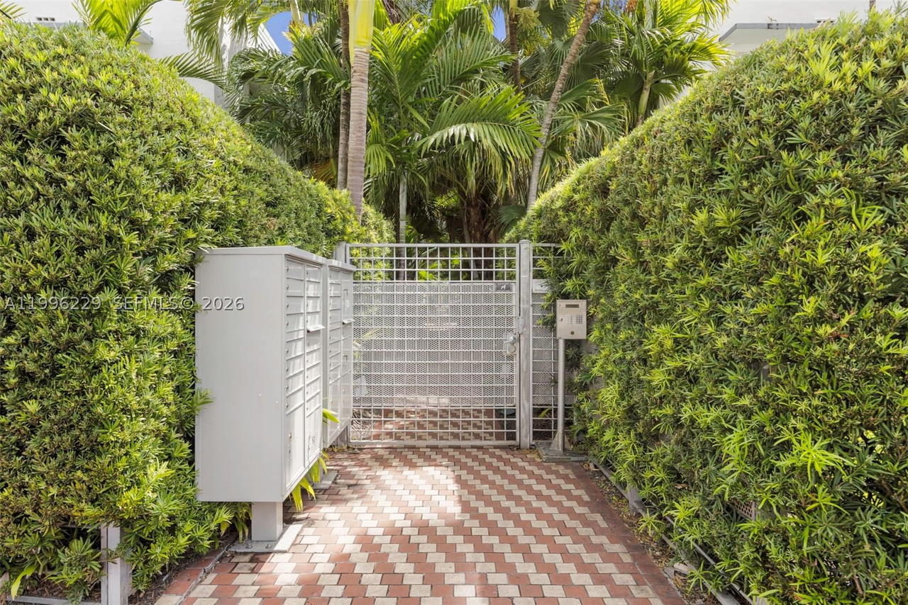 Real estate property located at 3915 Meridian Ave #201, Miami-dade, The Waterclub Condo, Miami Beach, FL