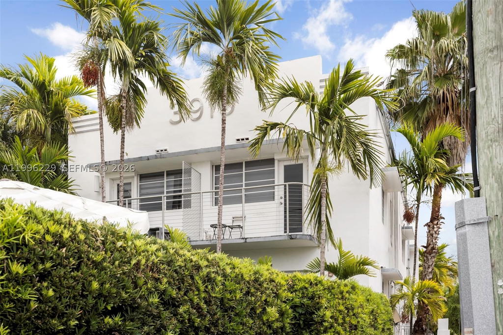 Real estate property located at 3915 Meridian Ave #201, Miami-dade, The Waterclub Condo, Miami Beach, FL