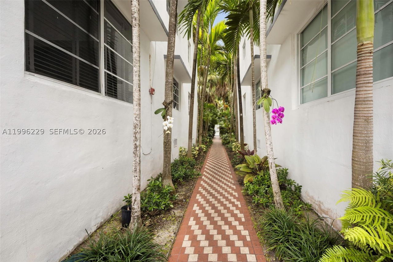 Real estate property located at 3915 Meridian Ave #201, Miami-dade, The Waterclub Condo, Miami Beach, FL