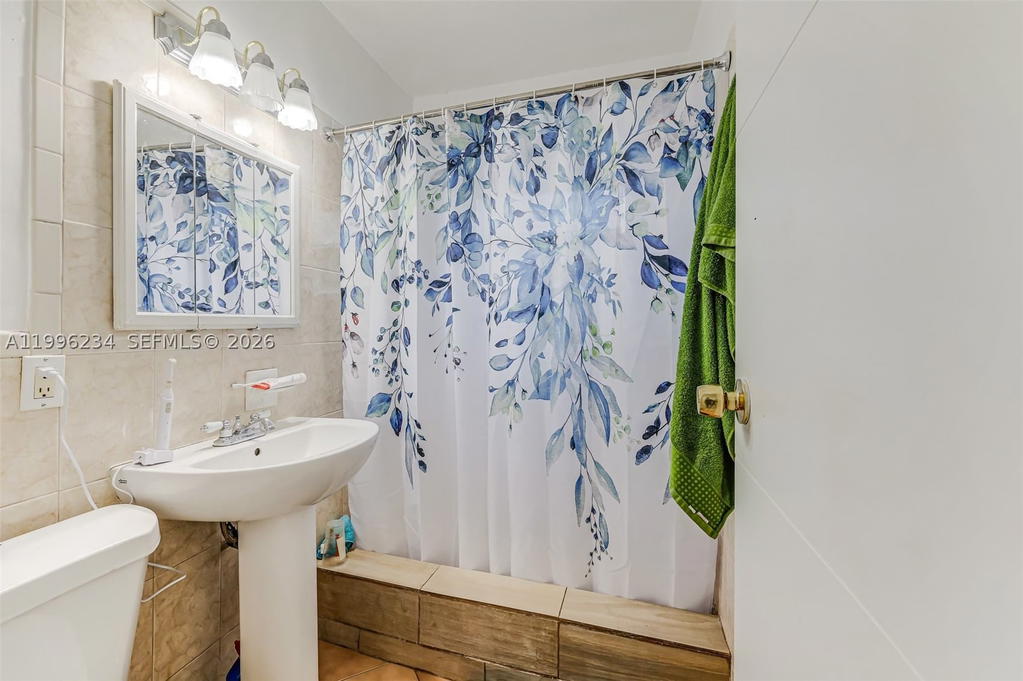 Real estate property located at 1263 182nd St, Miami-dade, Fulford By The Sea Rev Pl, North Miami Beach, FL