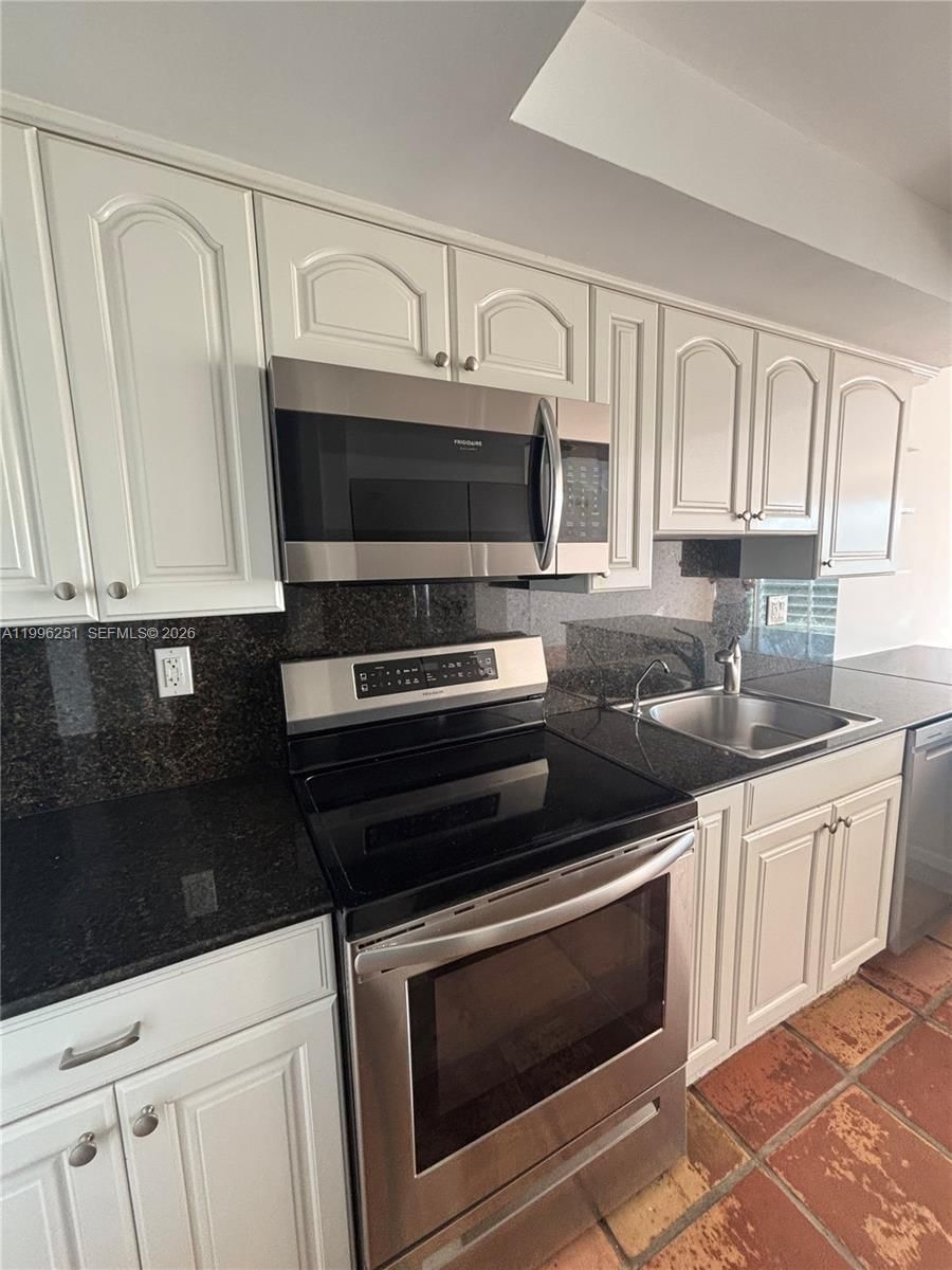 Real estate property located at 555 Crandon Blvd #43, Miami-dade, Crandon Tower Condo, Key Biscayne, FL