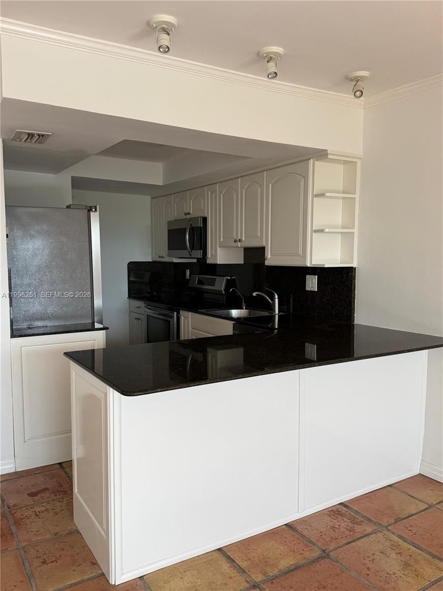 Real estate property located at 555 Crandon Blvd #43, Miami-dade, Crandon Tower Condo, Key Biscayne, FL