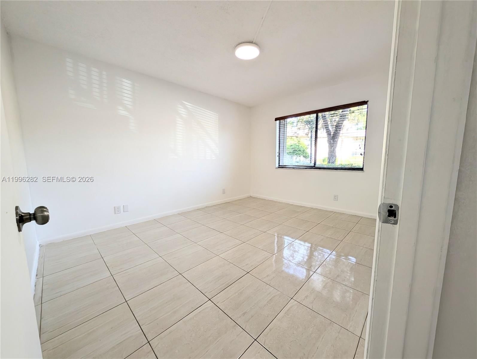 Real estate property located at 310 Lakeview Dr #105, Broward, Racquet Club Apts At Bona, Weston, FL