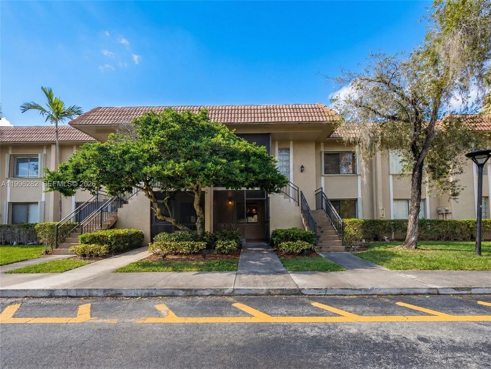 Real estate property located at 310 Lakeview Dr #105, Broward, Racquet Club Apts At Bona, Weston, FL
